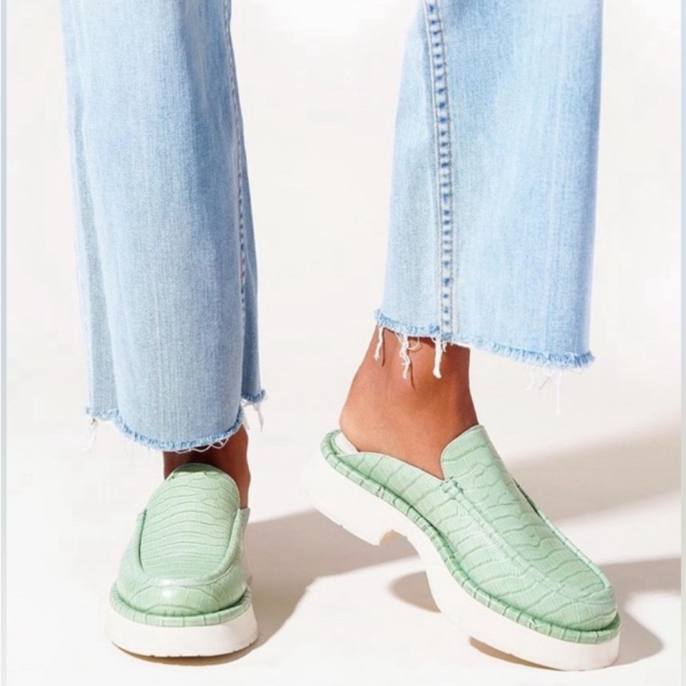 Charlotte Stone Duncan Backless Loafers - Light Green Alligator Design